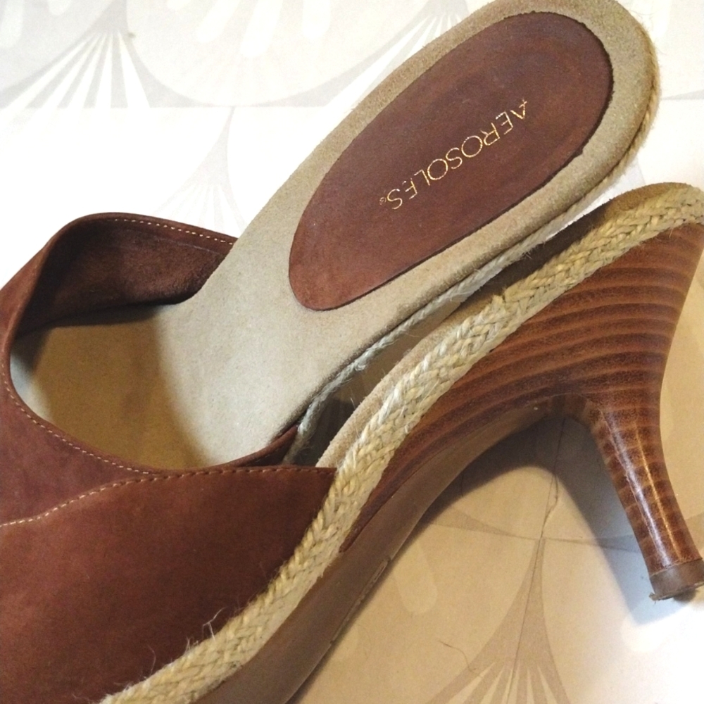 AEROSOLES Tan and Cream Women's Heels - Picture 5 of 5